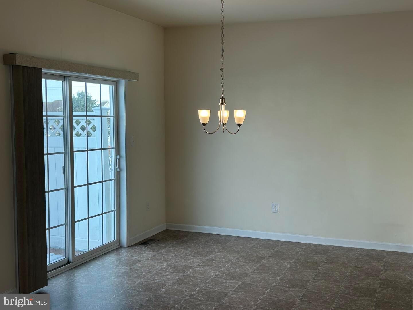 475 Toftrees Drive Middletown, DE 19709 - Photo 7 of 11 an empty room with windows
