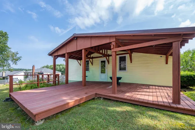 a view of a backyard with a small cabin