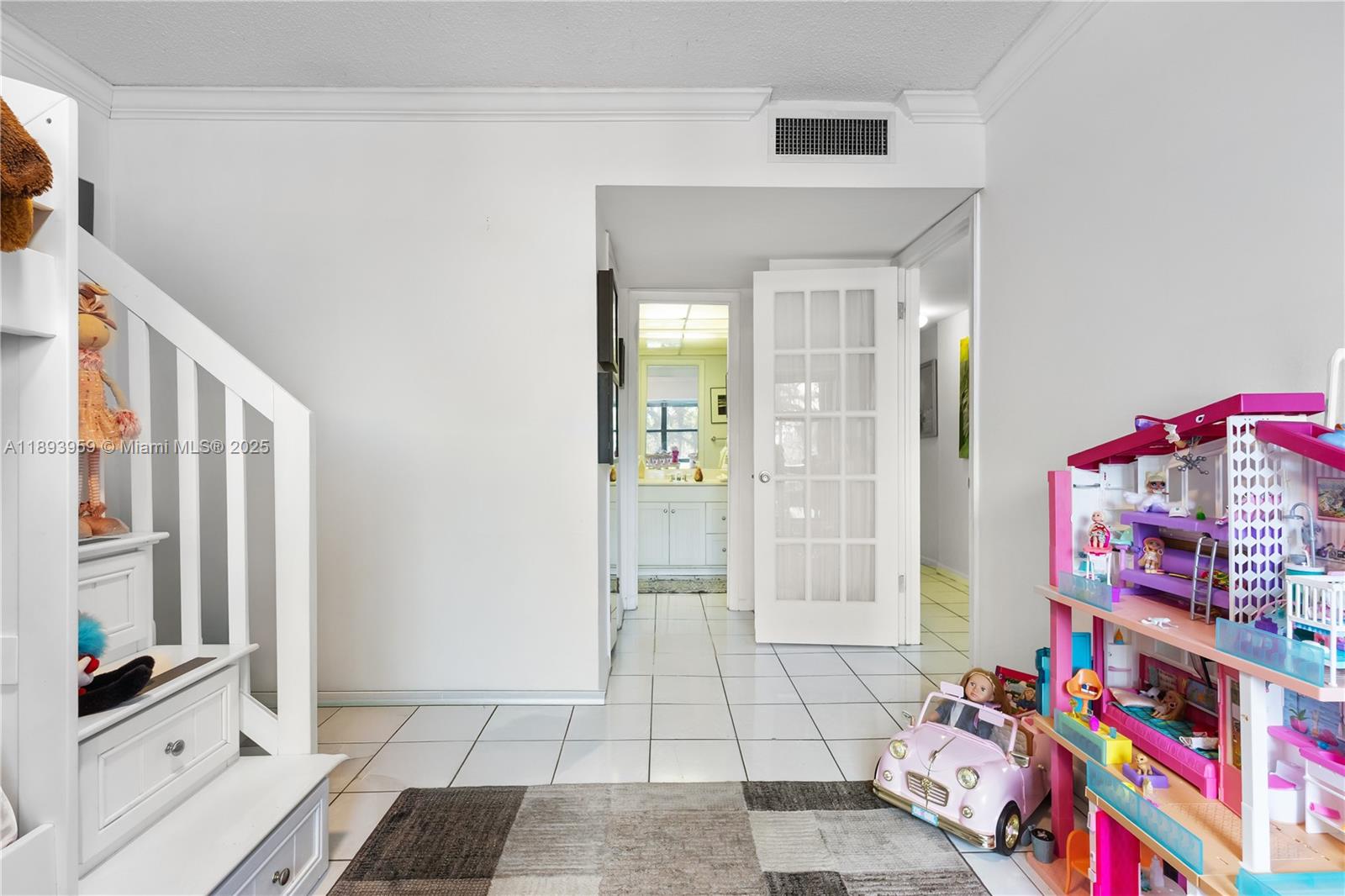 77 Crandon Boulevard, Unit 3C Key Biscayne, FL 33149 - Photo 22 of 34 a bathroom with a bathtub sink and mirror