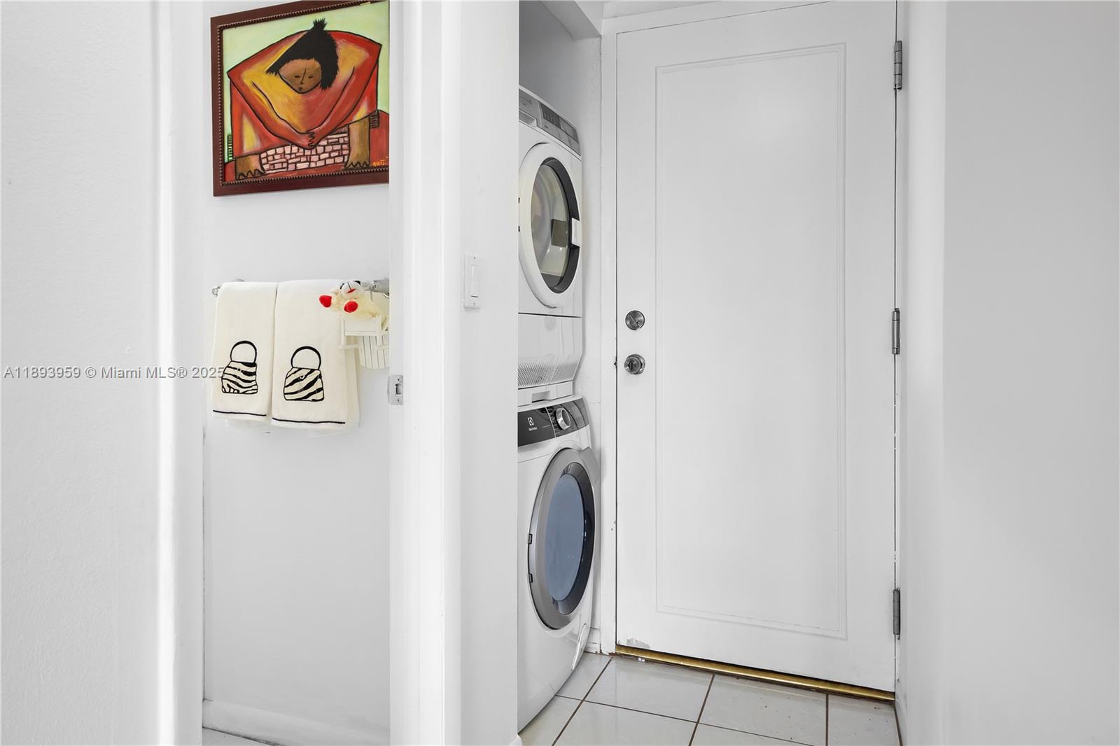 77 Crandon Boulevard, Unit 3C Key Biscayne, FL 33149 - Photo 26 of 34 a utility room with dryer and washer