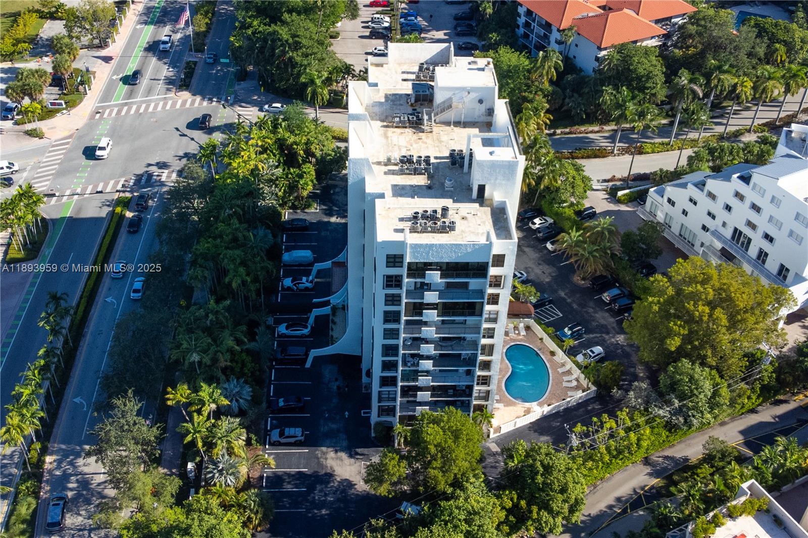 77 Crandon Boulevard, Unit 3C Key Biscayne, FL 33149 - Photo 31 of 34 an aerial view of multiple house