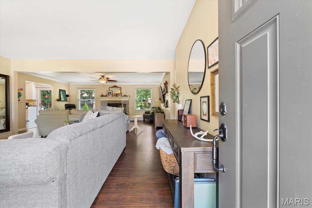 6441 Farmcrest Road St. Louis, MO 63129 - Photo 3 of 47 Gallery Image 3