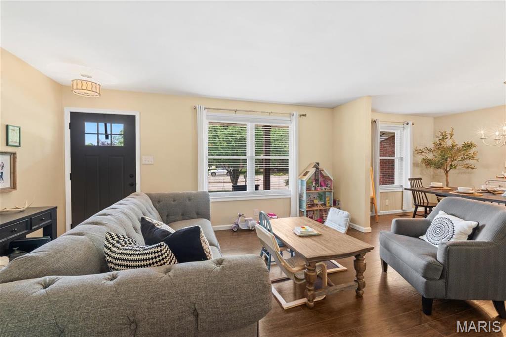 6441 Farmcrest Road St. Louis, MO 63129 - Photo 4 of 47 Gallery Image 4