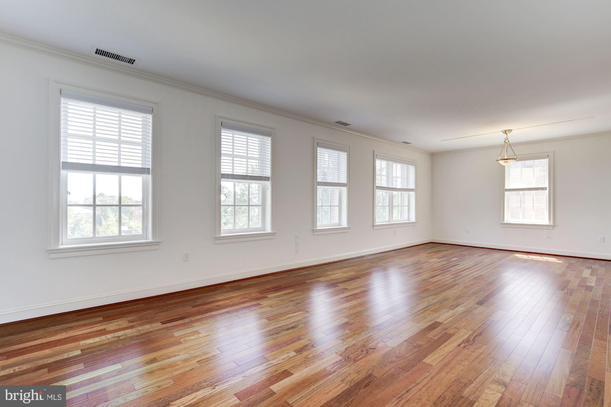 2229 Bancroft Place Northwest, Unit 402 Washington, DC 20008 - Photo 9 of 18 Living/Dining