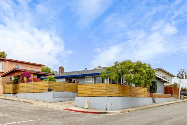 a front view of house with yard and entertaining space