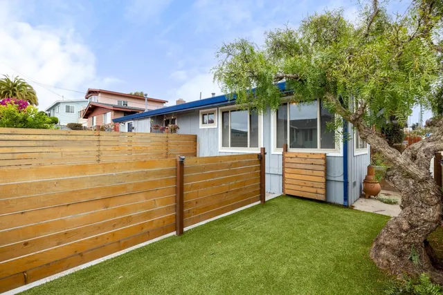 a view of a house with a backyard