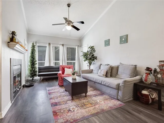 $1,600 | 807 West 25th Street, Unit 310, Austin, TX 78705