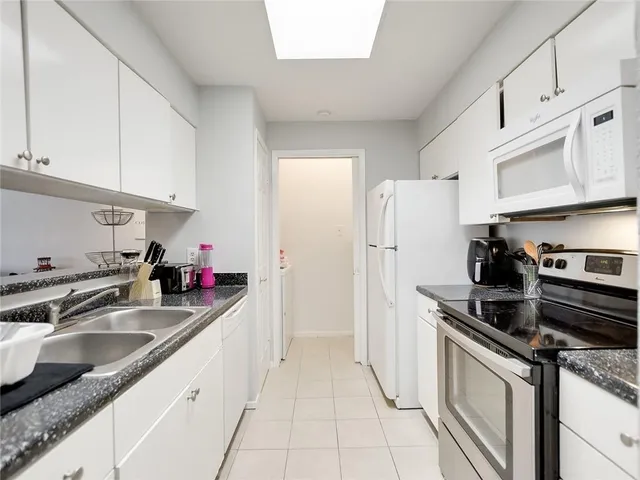 $1,600 | 807 West 25th Street, Unit 310, Austin, TX 78705