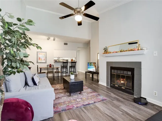 $1,600 | 807 West 25th Street, Unit 310, Austin, TX 78705