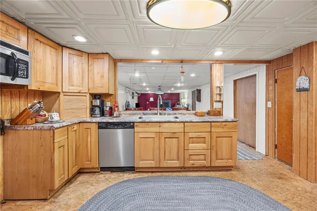 $314,900 | 74 Creek Meadow Lane, Greece, NY 14626