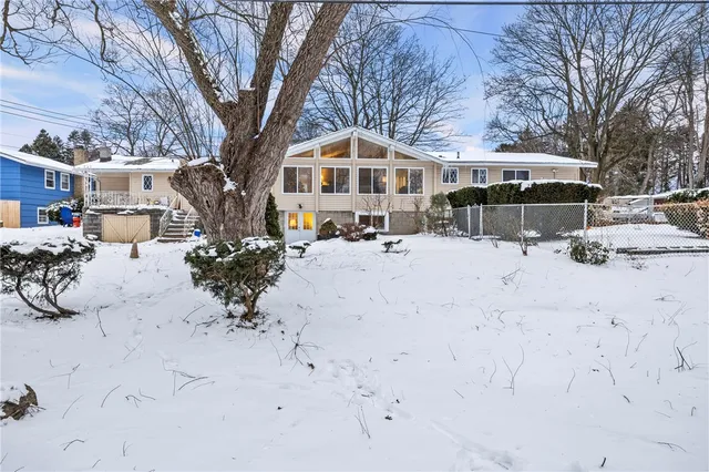 $314,900 | 74 Creek Meadow Lane, Greece, NY 14626