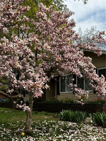 $314,900 | 74 Creek Meadow Lane, Greece, NY 14626