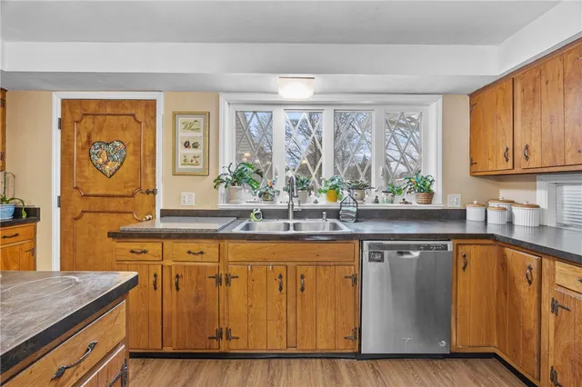 $314,900 | 74 Creek Meadow Lane, Greece, NY 14626