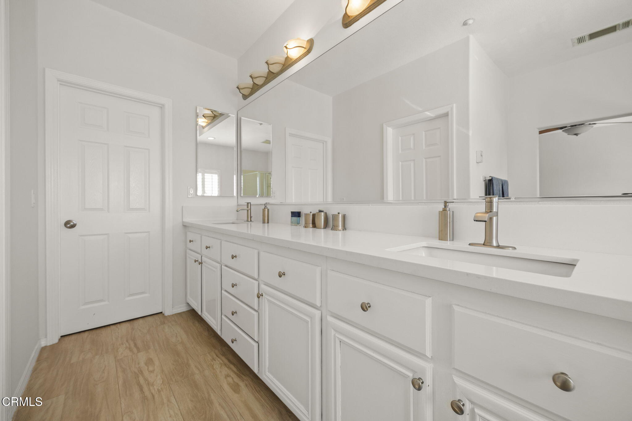 1251 Bayside Circle Oxnard, CA 93035 - Photo 26 of 43 26-web-or-mls-Upmarketmedia_1251Bay-96