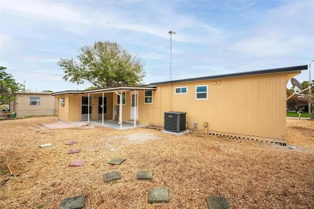 $1,400 | 2714 Vindale Road, Tavares, FL 32778