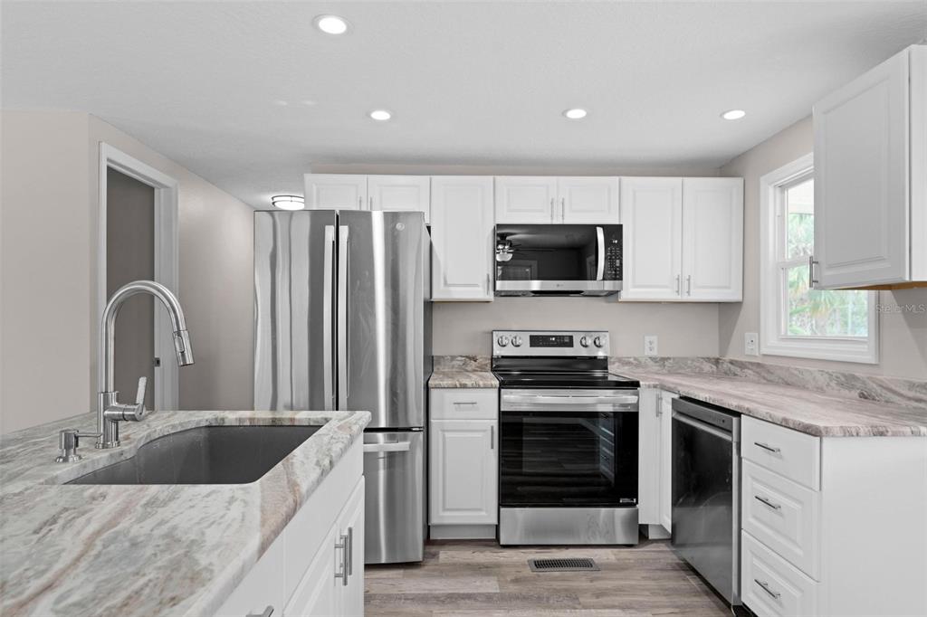 2714 Vindale Road Tavares, FL 32778 - Photo 8 of 46