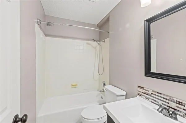 $415,000 | 5977 Southeast 208th Street, Holt, MO 64048