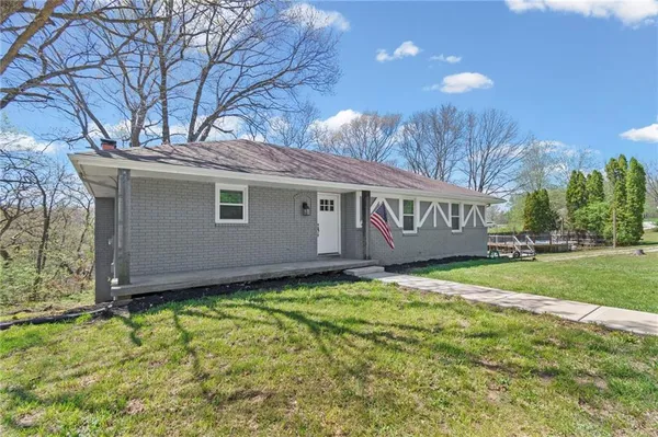 $415,000 | 5977 Southeast 208th Street, Holt, MO 64048