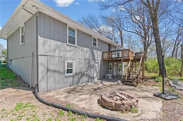 $415,000 | 5977 Southeast 208th Street, Holt, MO 64048