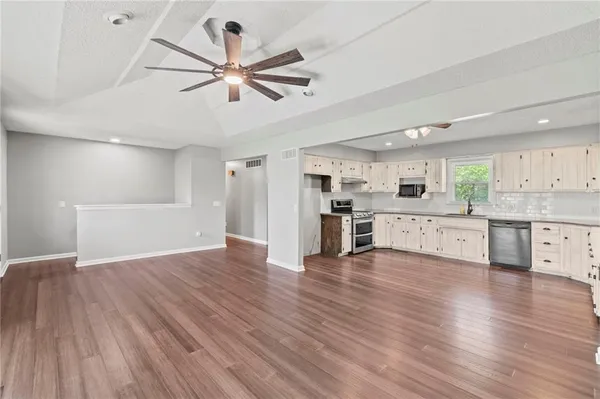 $415,000 | 5977 Southeast 208th Street, Holt, MO 64048