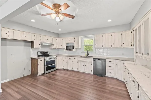 $415,000 | 5977 Southeast 208th Street, Holt, MO 64048