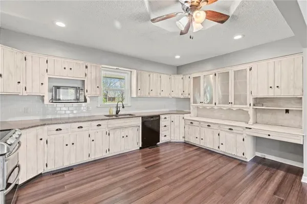 $415,000 | 5977 Southeast 208th Street, Holt, MO 64048