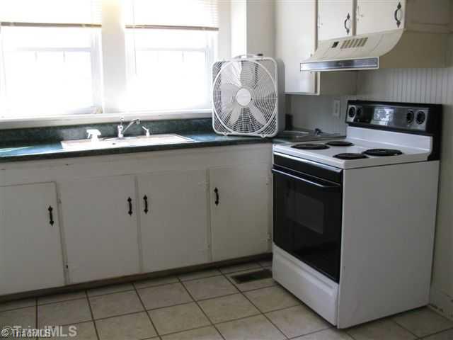 9320 Styers Ferry Road Clemmons, NC 27012 - Photo 4 of 16 Kitchen.
