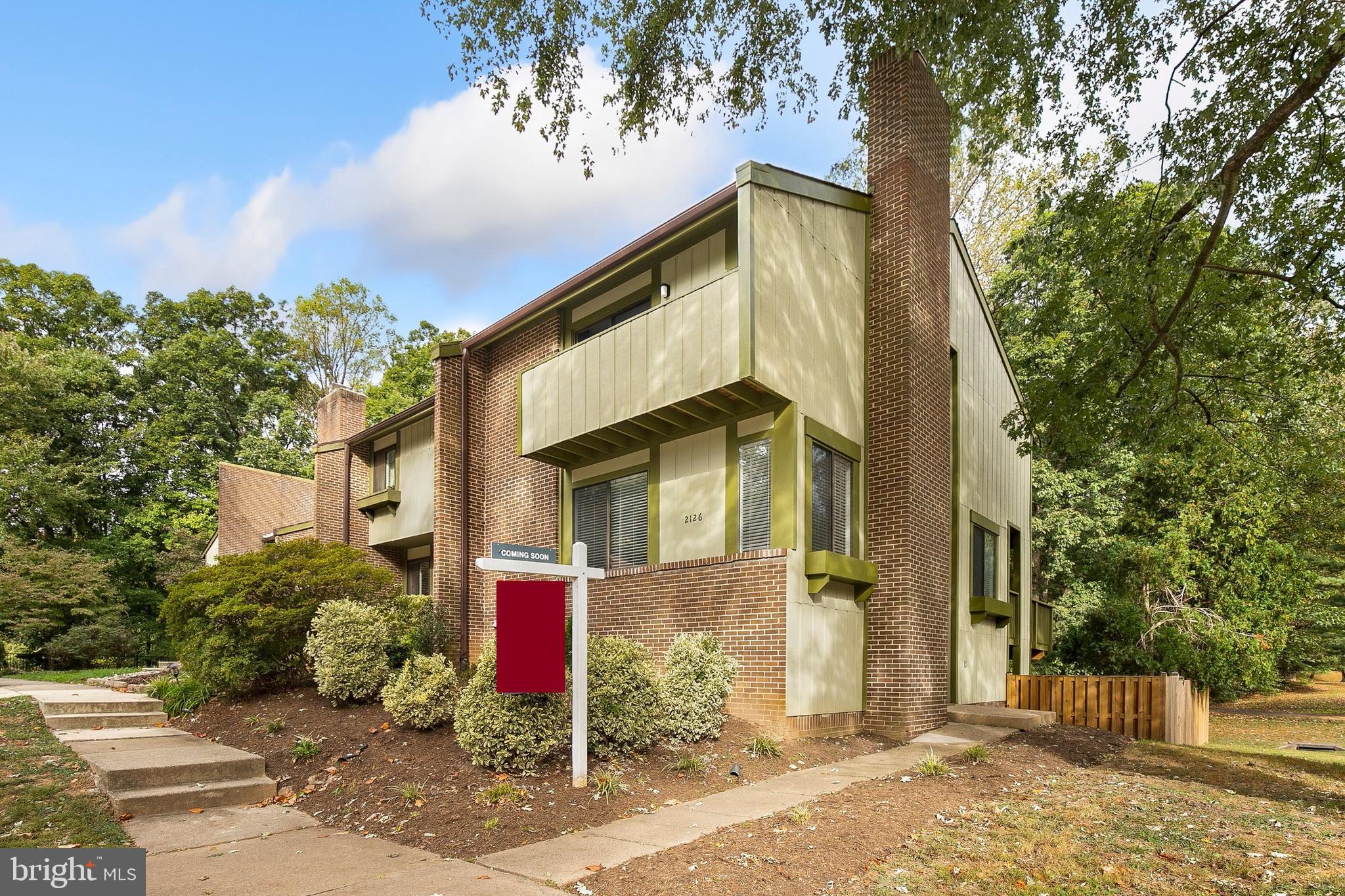 2126 Glencourse Lane Reston, VA 20191 - Photo 2 of 41 Gallery Image 2
