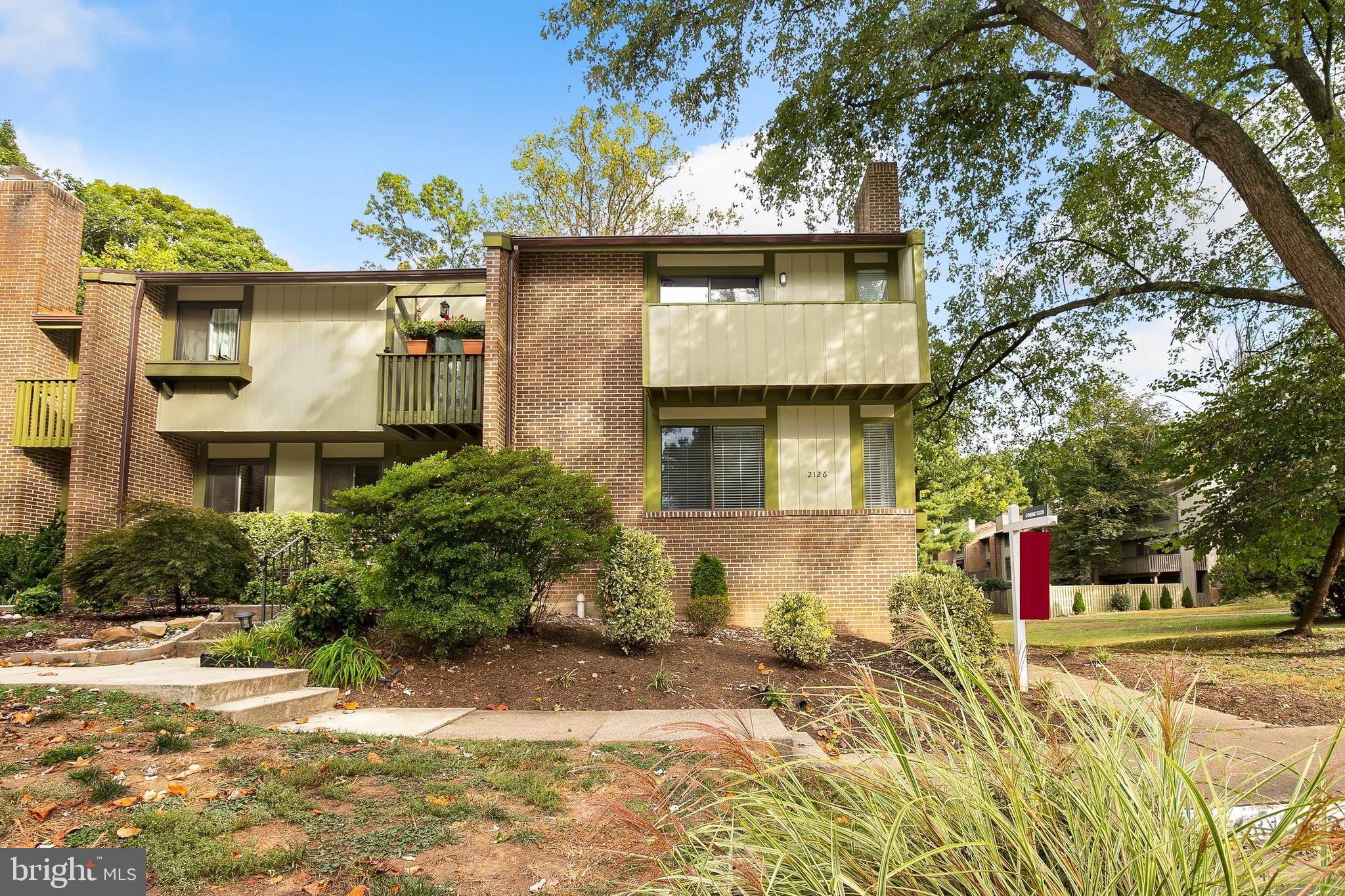 2126 Glencourse Lane Reston, VA 20191 - Photo 3 of 41 Gallery Image 3