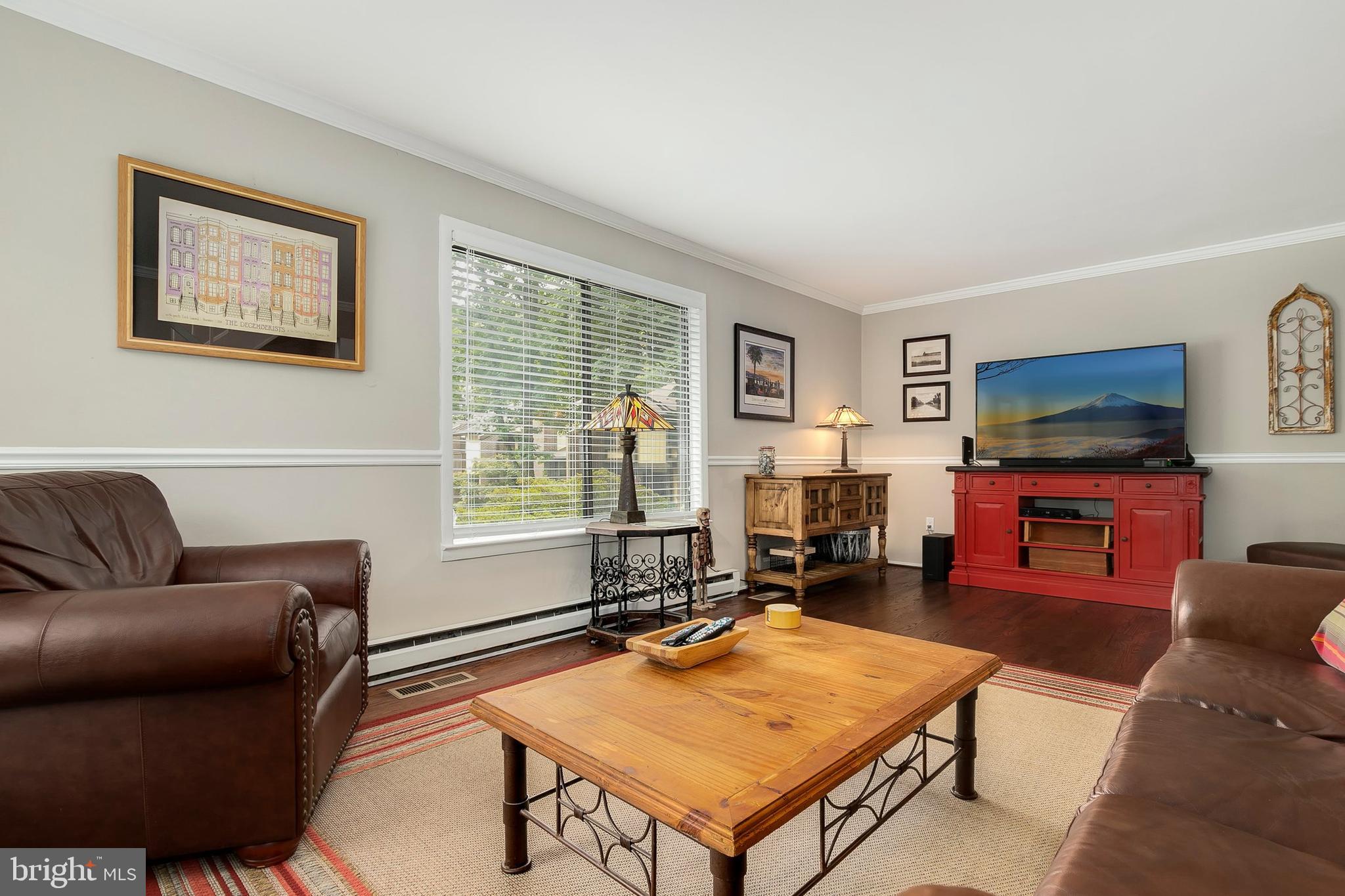2126 Glencourse Lane Reston, VA 20191 - Photo 6 of 41 Gallery Image 6