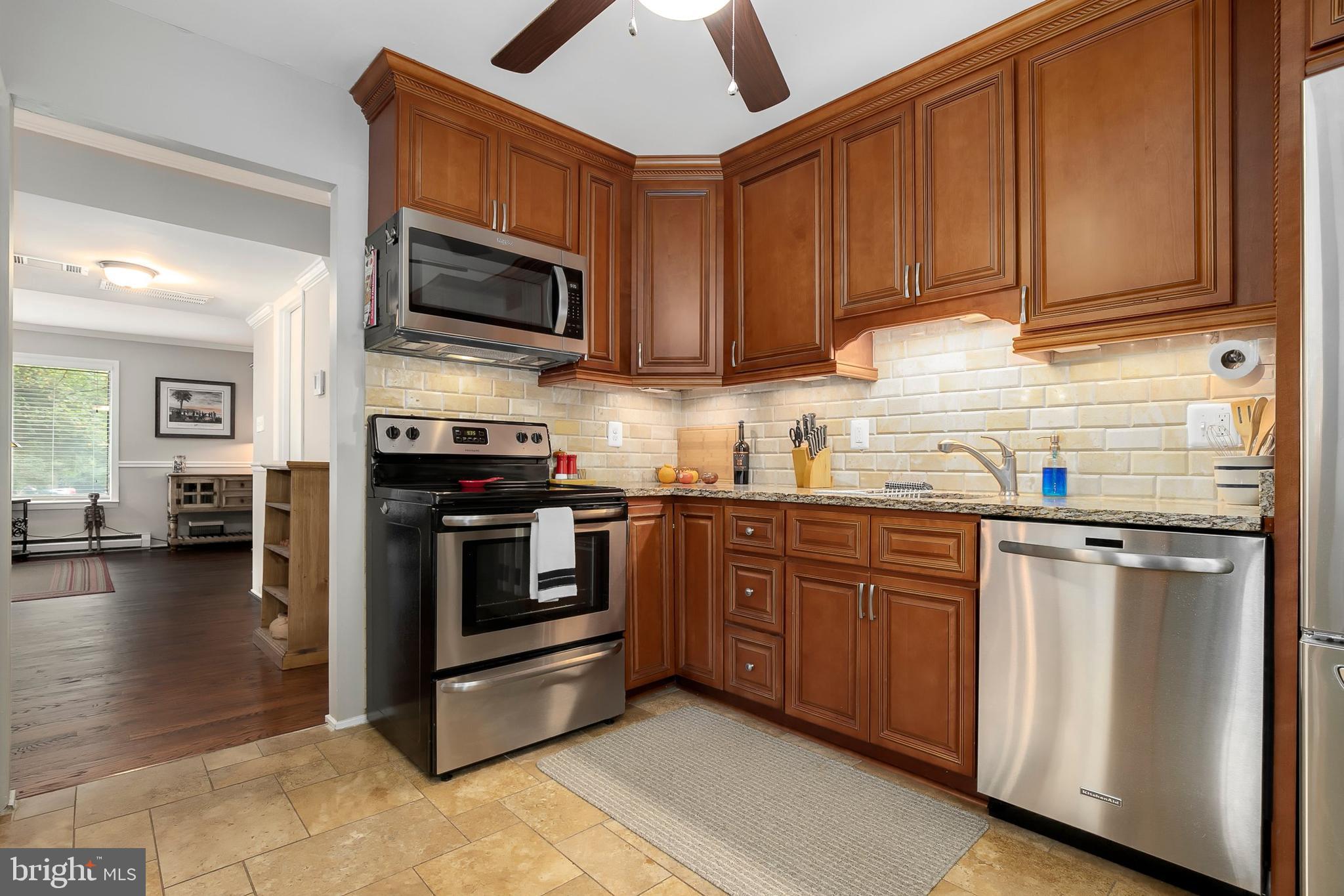2126 Glencourse Lane Reston, VA 20191 - Photo 8 of 41 Gallery Image 8