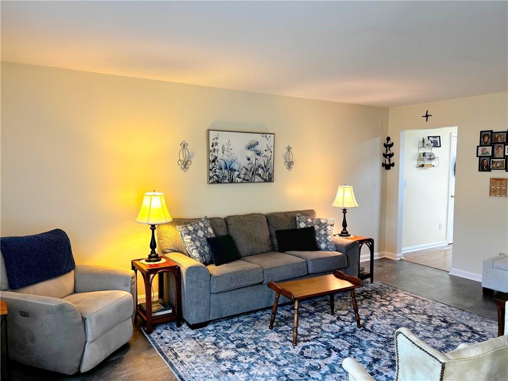 195 Rural Avenue Washington, PA 15301 - Photo 3 of 19 Gallery Image 3