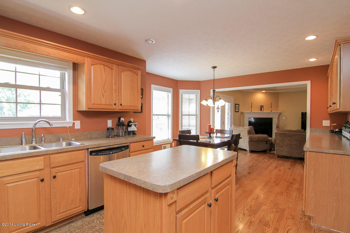 9602 Keeling Ridge Road Louisville, KY 40291 - Photo 19 of 48 Eat in Kitchen