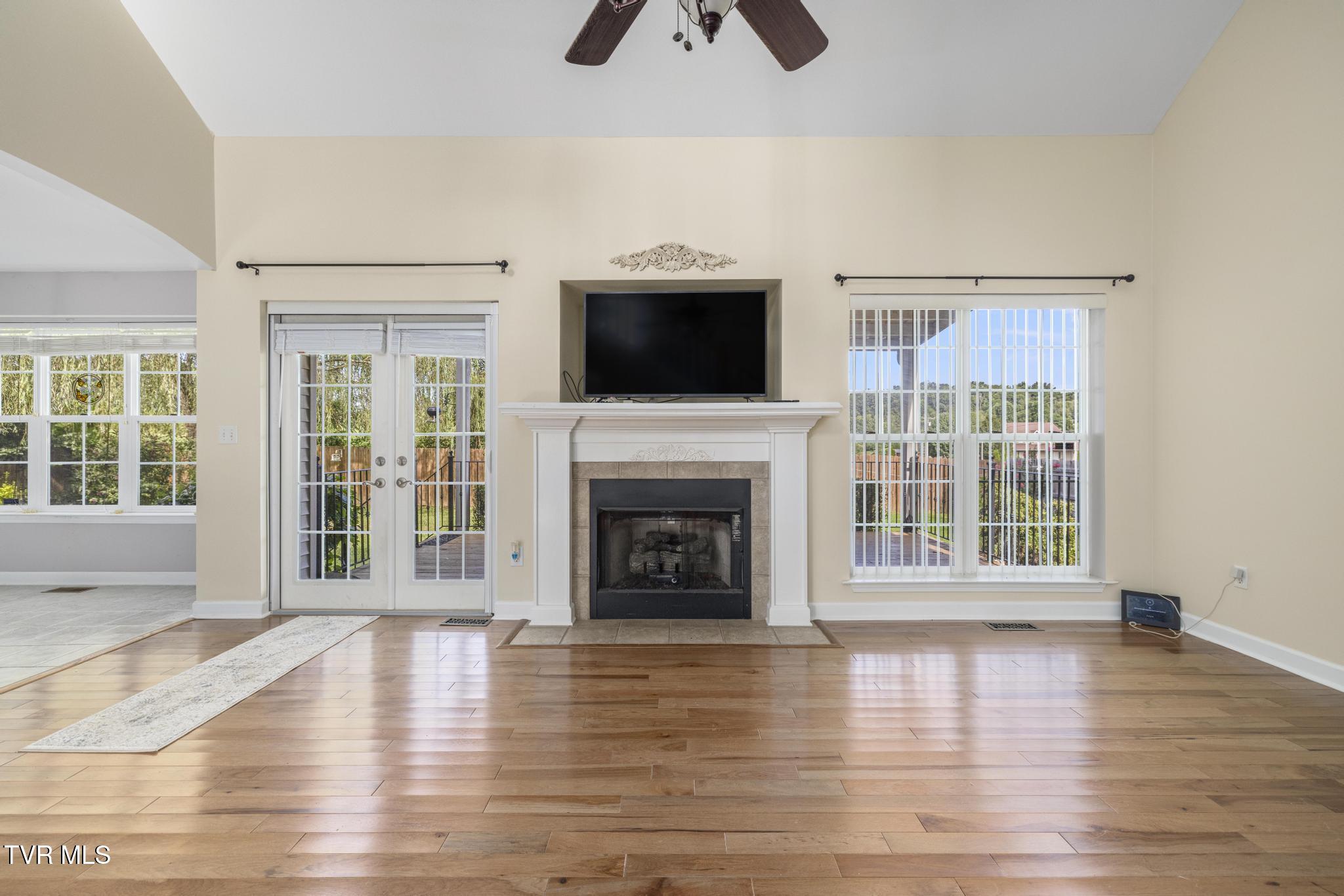 102 Ridgeview Meadows Drive Gray, TN 37615 - Photo 20 of 51 Living Room