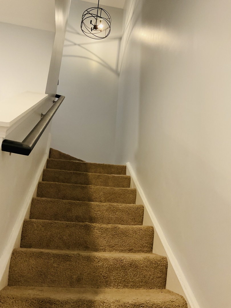 2425 Birch Street Des Plaines, IL 60018 - Photo 14 of 40 a view of entryway