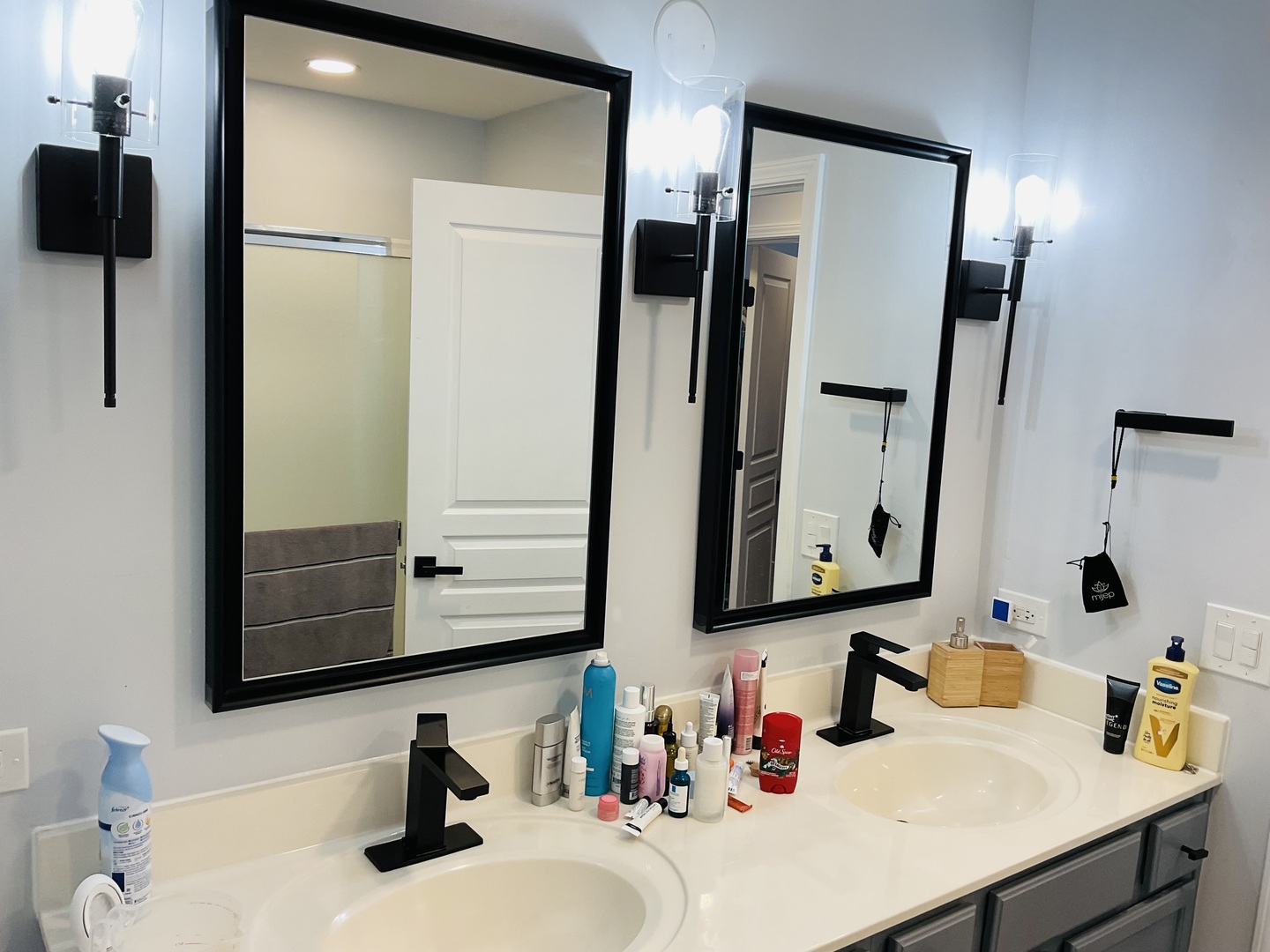 2425 Birch Street Des Plaines, IL 60018 - Photo 22 of 40 a bathroom with a sink and a mirror