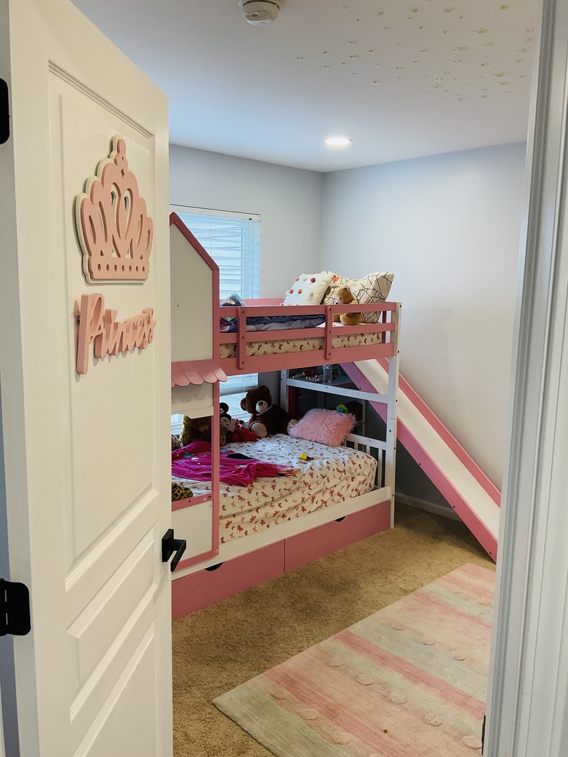 2425 Birch Street Des Plaines, IL 60018 - Photo 26 of 40 a bed room with a bed and a table