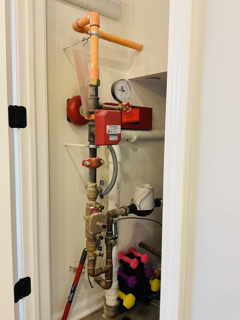 2425 Birch Street Des Plaines, IL 60018 - Photo 35 of 40 a view of a room with rack and bicycle