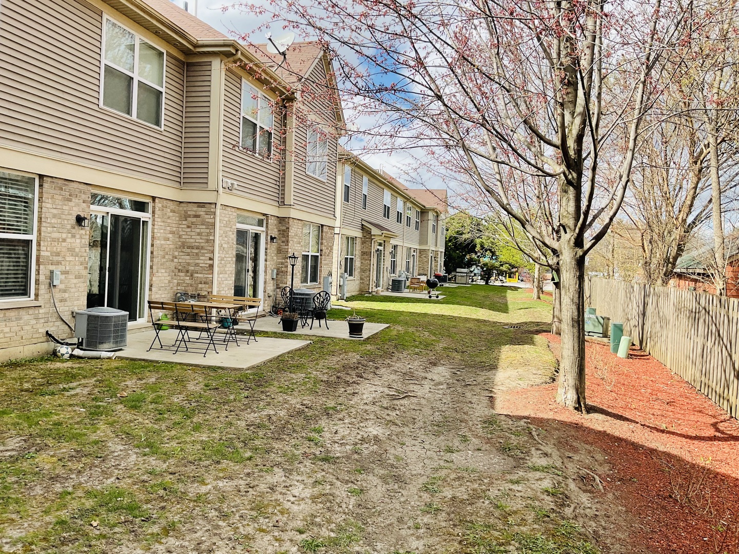 2425 Birch Street Des Plaines, IL 60018 - Photo 36 of 40 a view of a house with swimming pool and sitting area