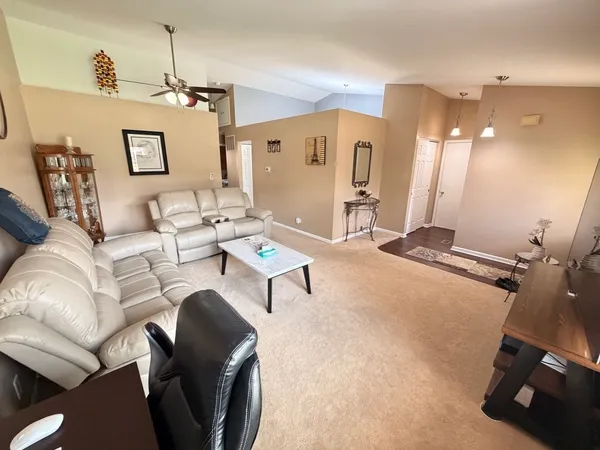 $2,480 | 1219 Huntington Drive, Mundelein, IL 60060