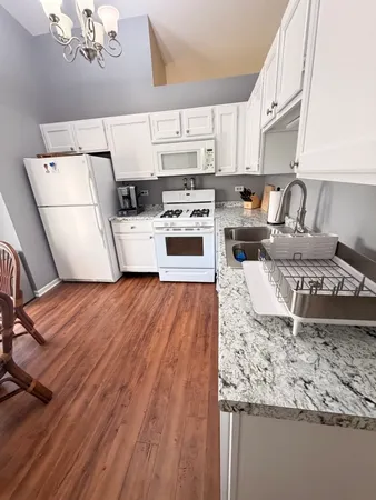 $2,480 | 1219 Huntington Drive, Mundelein, IL 60060
