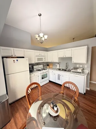 $2,480 | 1219 Huntington Drive, Mundelein, IL 60060