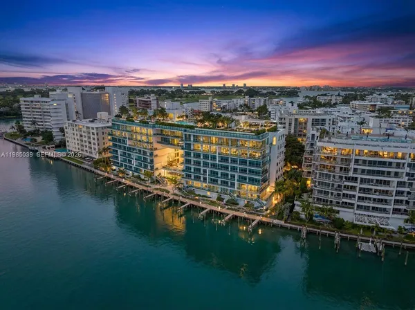 a picture of a bench in front of a bird