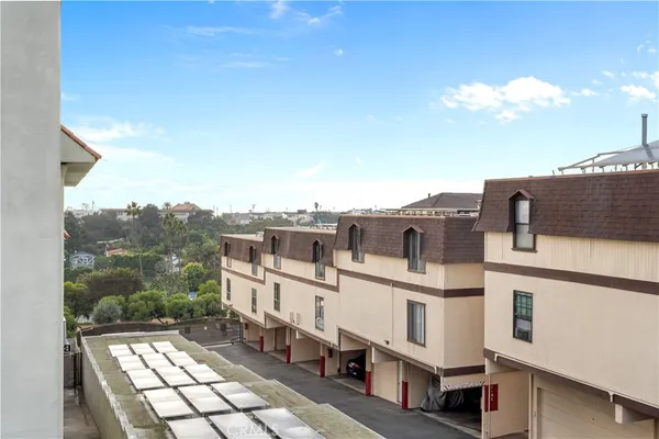 $949,000 | 1720 Ardmore Avenue, Unit 221, Hermosa Beach, CA 90254