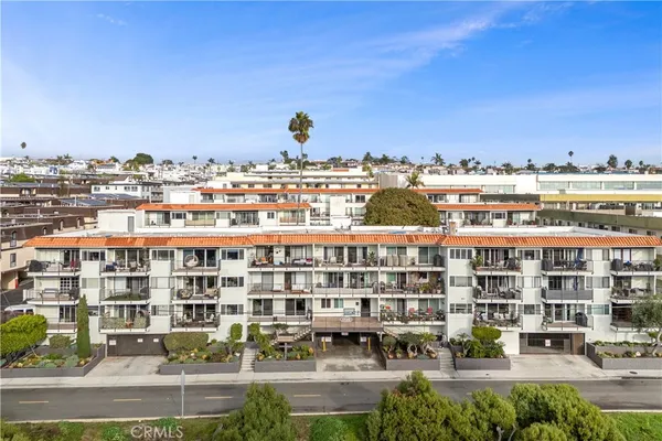 $949,000 | 1720 Ardmore Avenue, Unit 221, Hermosa Beach, CA 90254