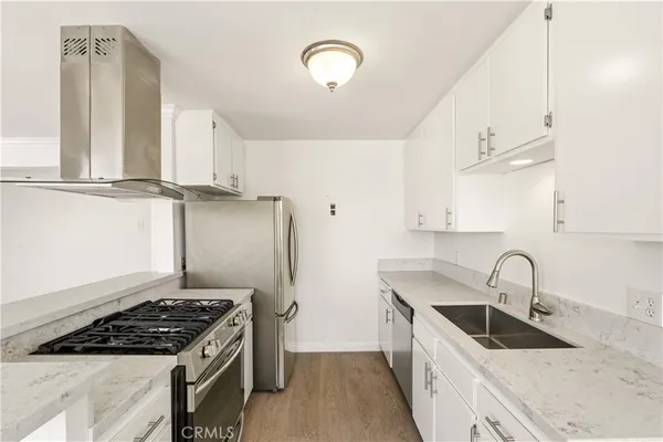 $949,000 | 1720 Ardmore Avenue, Unit 221, Hermosa Beach, CA 90254