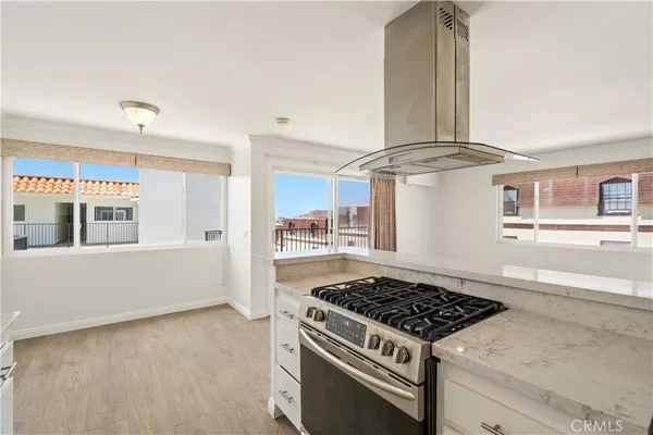 $949,000 | 1720 Ardmore Avenue, Unit 221, Hermosa Beach, CA 90254