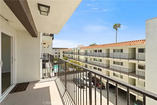 $949,000 | 1720 Ardmore Avenue, Unit 221, Hermosa Beach, CA 90254