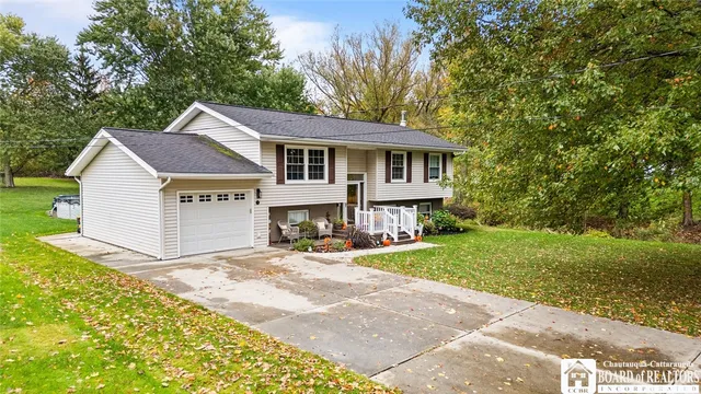 $294,900 | 17 Johnson Street, Pomfret, NY 14063