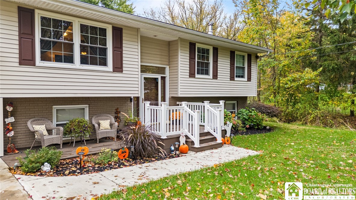 17 Johnson Street Pomfret, NY 14063 - Photo 2 of 41